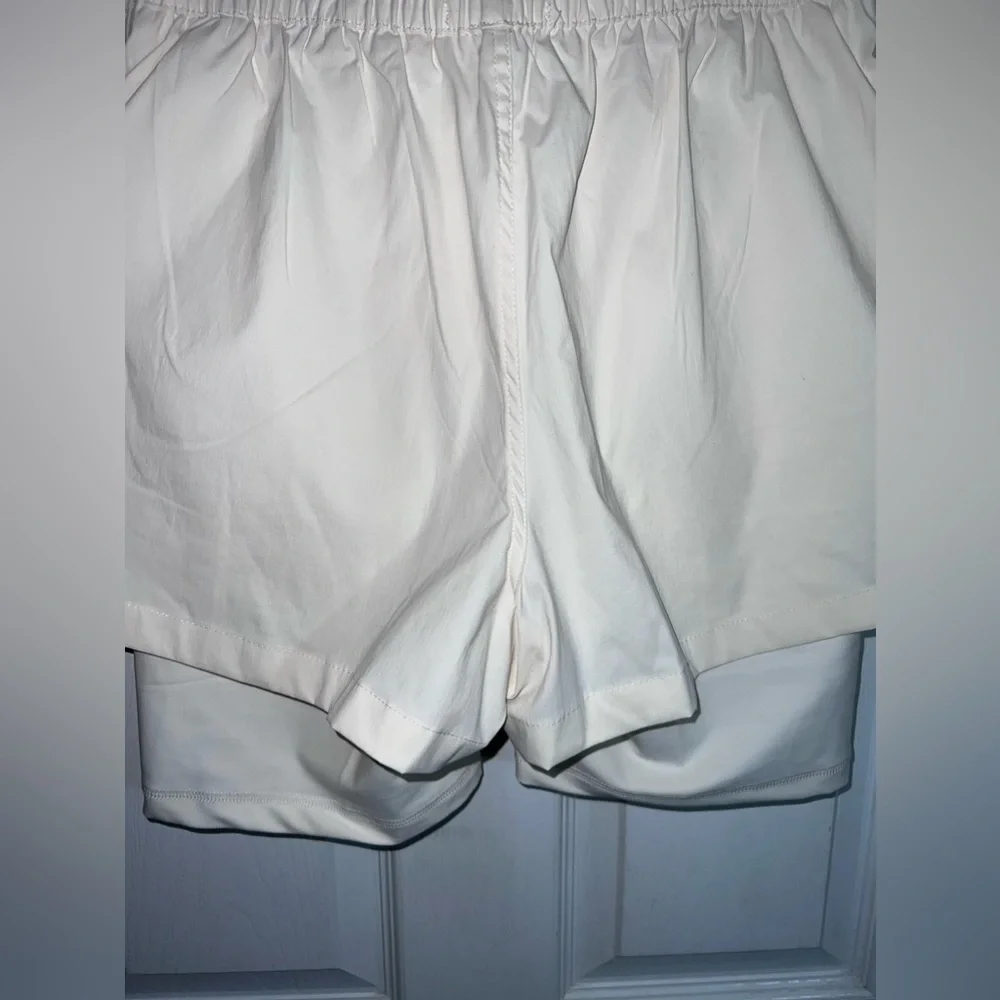 WEWOREWHAT Windbreaker Hi Waist Biker Shorts Off-White Size M